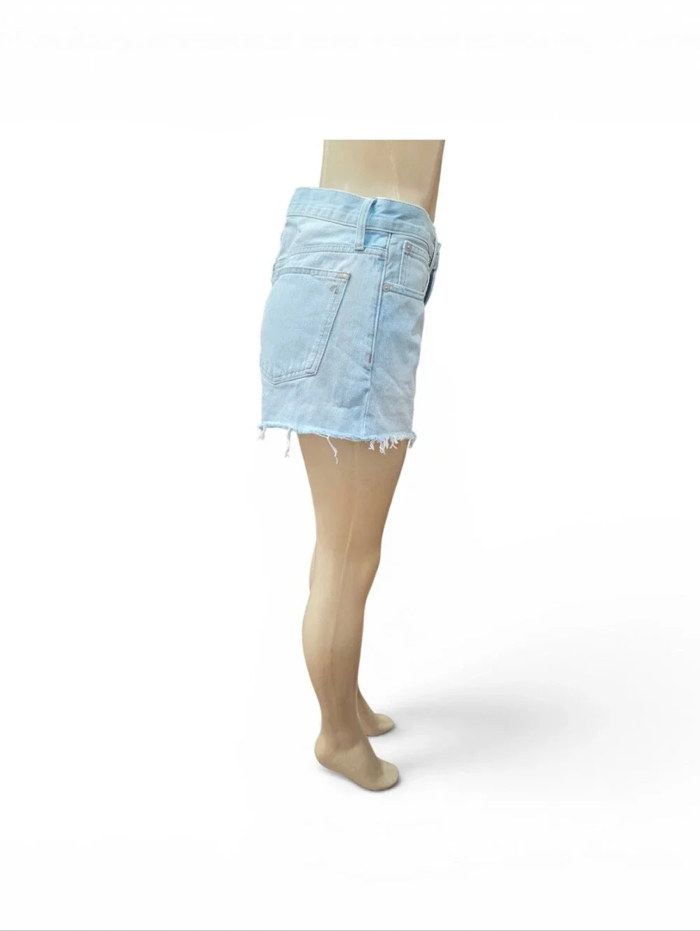 Madewell Essen Wash Relaxed Denim Shorts Light Wash Raw Hem Size 25 DM5801